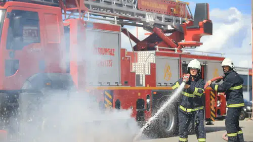 İstanbul Sarıyer'de yükselen alevler Anadolu Yakası’ndan görüldü!