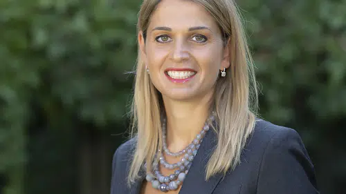 Deprem bölgesinde kadın atağı