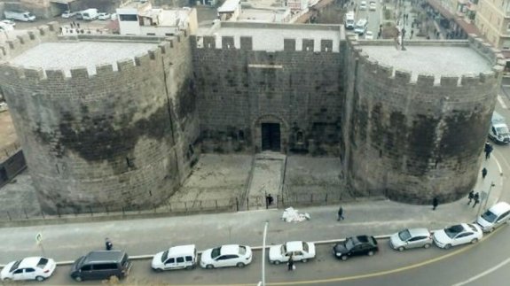 Diyarbakır'da Tarihi Surlarda 2 Burcun Restorasyonu Tamamlandı