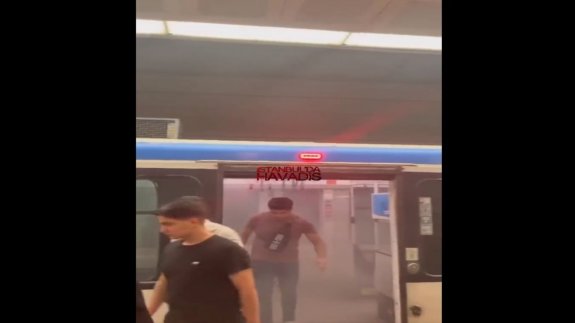Tramvaydaki yangın paniği kameraya yansıdı