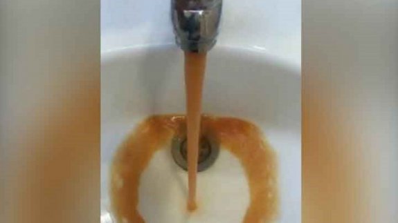 Megakentte çeşmelerden çamur akıyor!