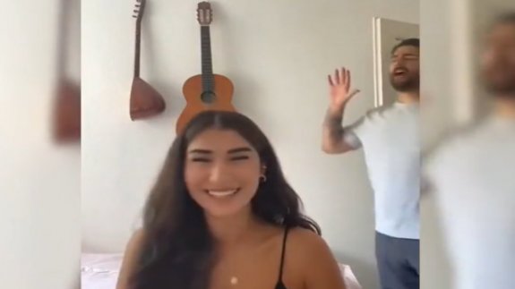 Piyano ile “Aşkın Olayım” çalan kıza abisinden “Icardi” sürprizi..