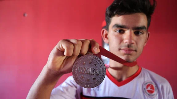 Çobanlık yapan dünya kupası ikincisi kick boksçunun yeni hedefi Avrupa şampiyonluğu