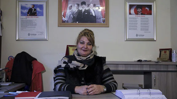 'Mahalleye Kadın Eli Değsin' Diyerek Muhtar Oldu