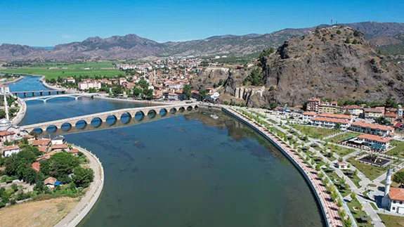 Yüzyıllardır ayakta kalan 272 basamaklı Kandiber Kalesi