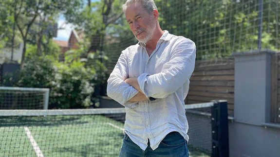 Sinan Albayrak tiyatrodan dizilere uzanan oyunculuk serüvenini anlattı