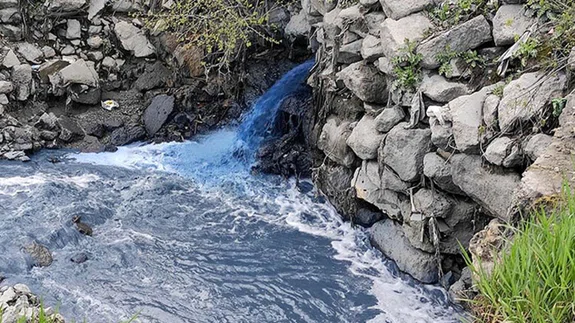 Esenyurt sakinleri rengarenk akan dere için çözüm bekliyor