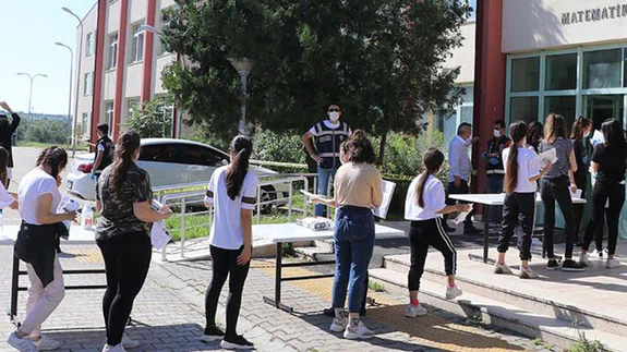 YKS'nin ilk oturumu TYT yapıldı