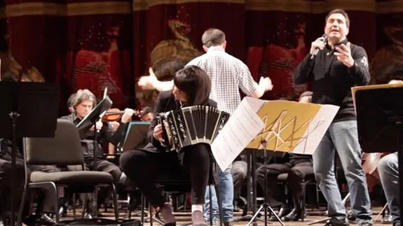 Arjantinli sanatçılar, Aşık Veysel'in "Uzun İnce Bir Yoldayım" eserini Türkçe seslend