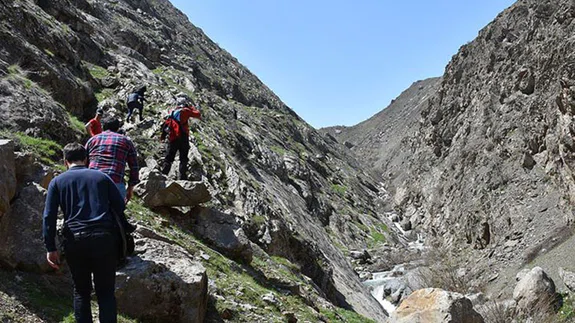 Hakkari'de keşfedilen mağaraların turizme kazandırılması amaçlanıyor