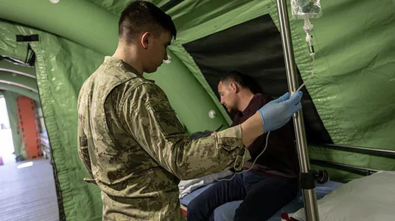 Türkiye ve Azerbaycan orduları yaraları sarmak için omuz omuza