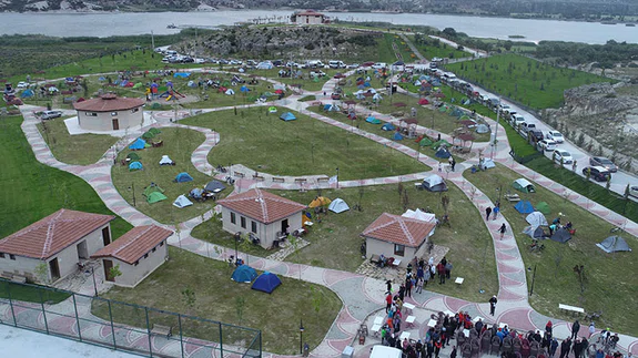 Frigya bisikletlilerin kamp ateşiyle renklendi