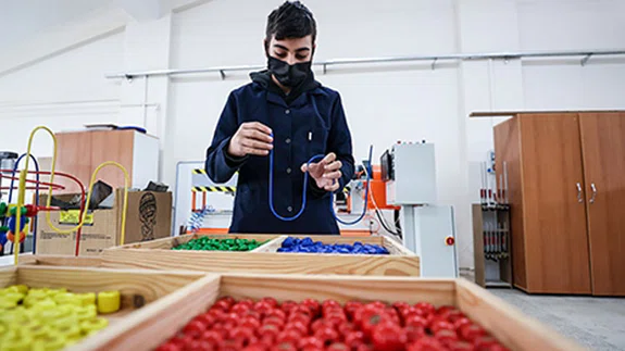 Meslek liselilerden ithal oyuncaklara karşı yerli üretim hamlesi