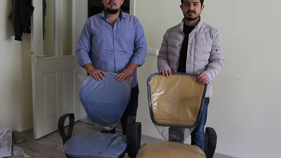 Nevşehir'de üniversite öğrencileri evlerine götürdükleri bankı yerine bıraktı