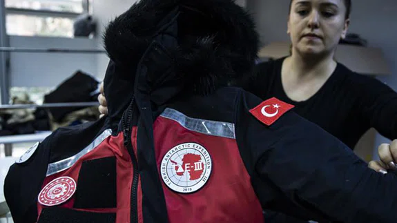 Antarktika Soğuğunda 'Yerli Üretim' Kıyafetlerle Isınıyorlar