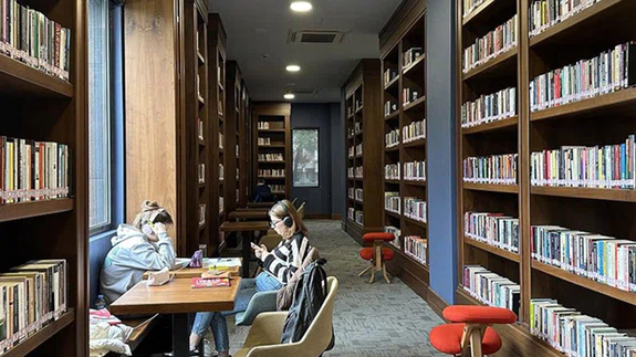 Ümraniye Fazlı Aydın Millet Kütüphanesi'ne gençler yoğun ilgi gösteriyor