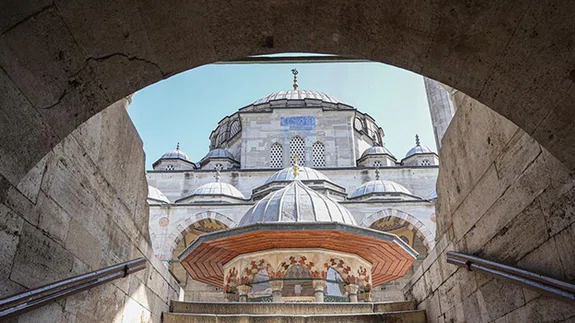 Sokullu Mehmet Paşa Camisi'nde 'cennetten' gelen parçalar korunuyor