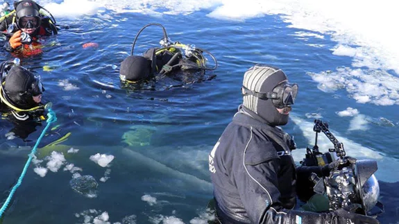 Balık Gölü'nde atlı kızak ve su altı dalışı ilgi gördü