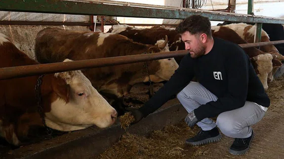 Üniversite mezunu genç devlet desteğiyle besici oldu