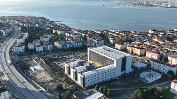 Sismik izolatörlü hastane ve dayanıklı kamu binaları Gölcük'ün deprem direncini artırıyor