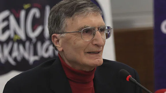 Nobel ödüllü Aziz Sancar'dan "Ayrım yapmadan aşınızı olun" çağrısı