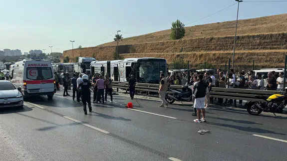 İstanbul Küçükçekmece'de metrobüs kazası