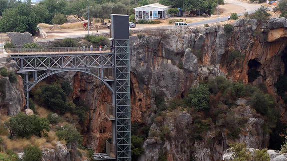 'Seyahatsever' gençler Mersin'de deniz ve kültür turizmini bir arada tattı