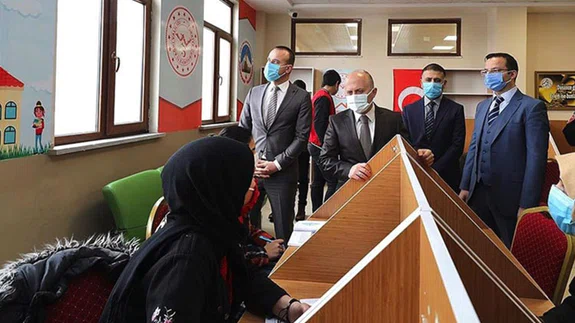 Ağrı'da okullar ders çalışmak isteyen öğrencilere 7 gün hizmet verecek