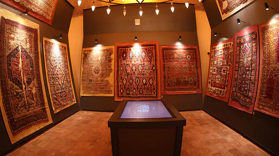 Gök Medrese'de hayata geçirilen 'Hololens' teknolojisi ziyaretçileri tarihte yolculuğ