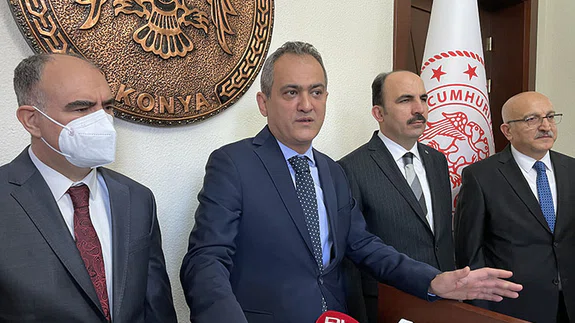 Milli Eğitim Bakanı Özer'den 'yüz yüze kesintisiz eğitim' açıklaması