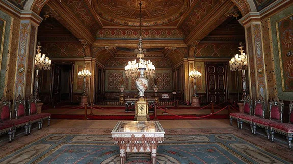 Boğaz'a nazır 158 yıllık Beylerbeyi Sarayı FPV dronla görüntülendi