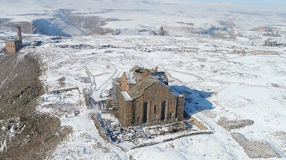 'Medeniyetler beşiği' Ani kar yağışıyla ayrı güzelliğe büründü