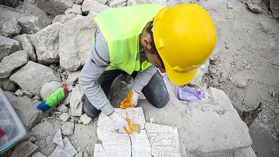 Hatay'ın hafızası tarihi yapıların enkazından 300'e yakın eser kurtarıldı