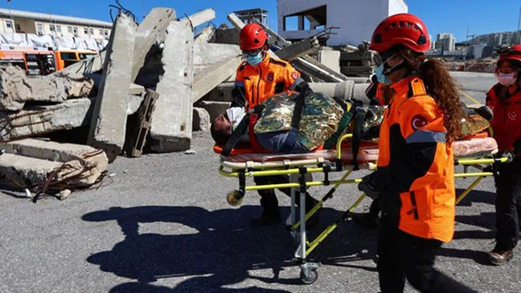 Hayat kurtaran kadın itfaiyeciler her zaman göreve hazır