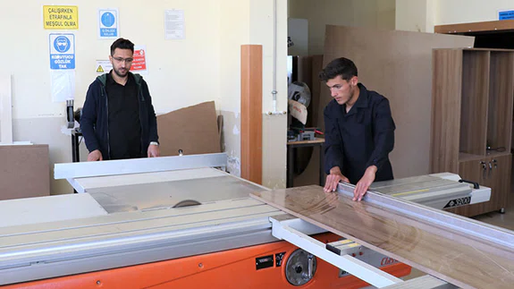 'Plus' projelerle stajlarını yurt dışında yapıyorlar