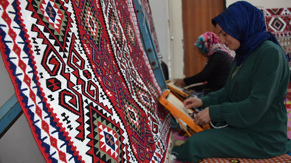 Hakkari kiliminin her motifi ayrı bir anlam taşıyor