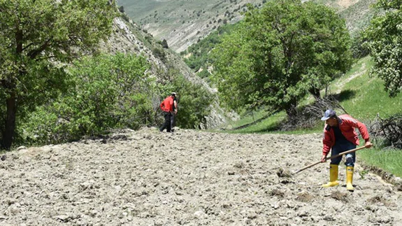 40 yıl sonra köylerine dönen vatandaşlar çifte bayram yaşadı
