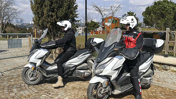 Motokuryelerin sahipsiz köpeklerle 'zorlu imtihanı' sürüyor