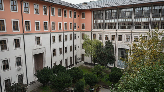 İstanbul Üniversitesi Edebiyat Fakültesi 154 yaşında