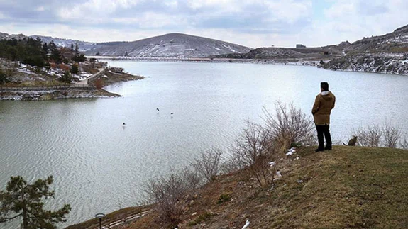 Türkiye'nin en az yağış alan bölgelerinden Konya Ovası'nda kar bereketi yaşanıyor
