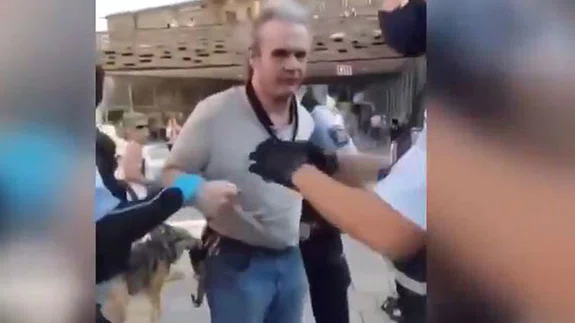 Alman polisinin görme engelli kişiye uyguladığı şiddetin görüntüleri ortaya çıktı
