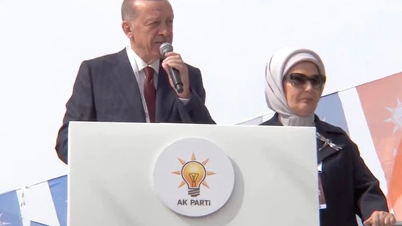 "Terör örgütlerini kullanarak bizi köşeye sıkıştırmaya çalışanlara boyun eğmiyoruz"