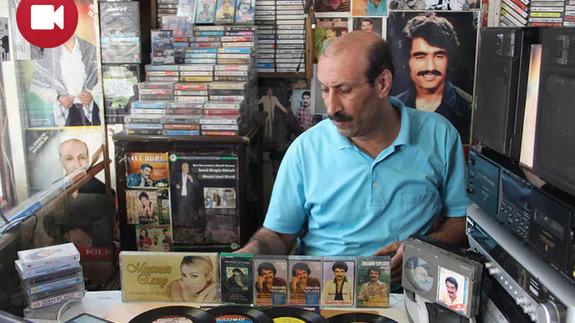 100 Taş Plaktan Oluşan koleksiyonunu Satışa Çıkarttı