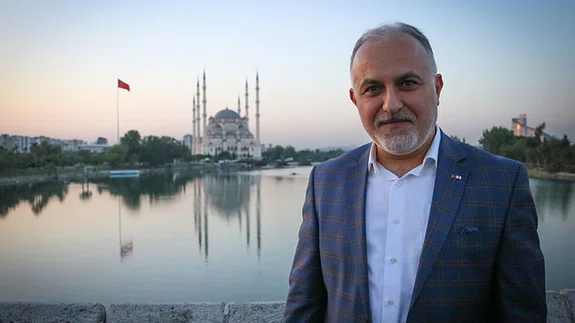 Kerem Kınık'tan İdlib'deki siviller için dünyaya çağrı