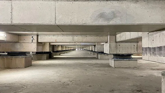 SİSMİK İZOLATÖR TEKNOLOJİLİ HASTANELER VE DAYANIKLILIĞI ARTIRILAN OKULLAR İSTANBUL'UN GÜVENLİ L