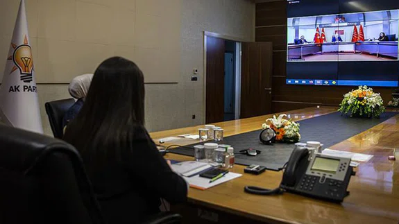 AK Parti, CHP ve MHP ile video konferans aracılığıyla bayramlaştı