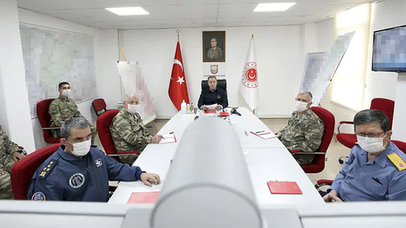 Hulusi Akar ve TSK'nın komuta kademesinden sınır hattında bayram