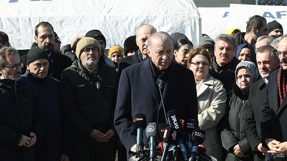 "Hedefimiz depremlerden etkilenen 10 ilde 1 yıl içinde yeni konutlar inşa etmek"