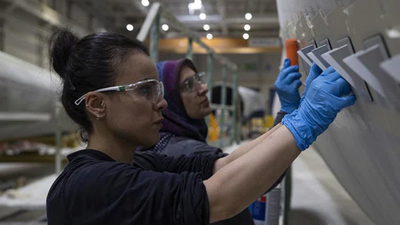 Rüzgar türbinleri İzmir'den "kanatlanıyor"