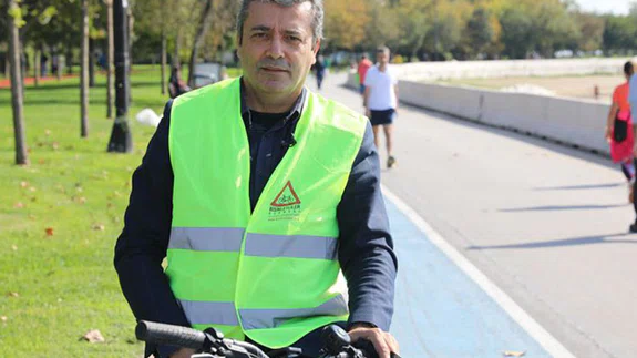 Bisiklette can güvenliği için gündüz farı uyarısı